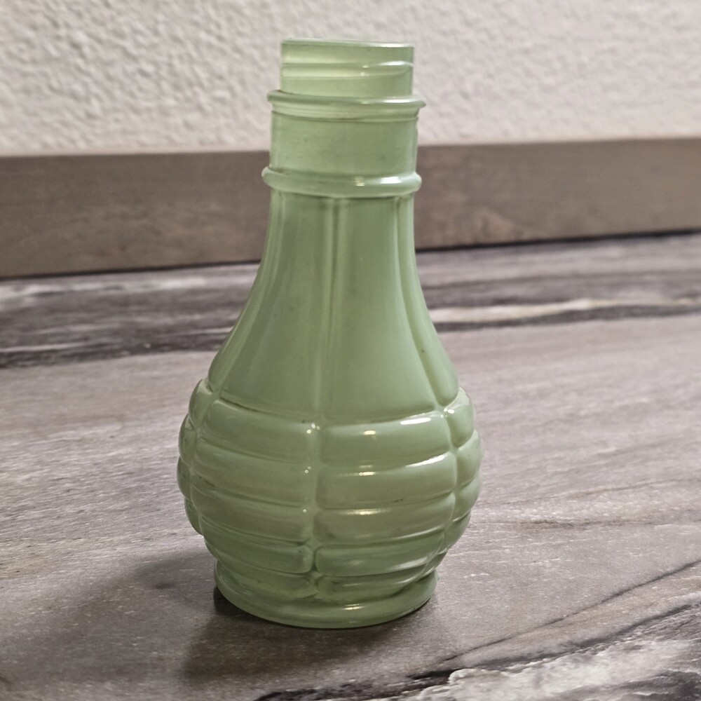 Vintage Jadeite Uranium Glass Powder Jar Shaker Base Art Deco 4” UV Reactive Glo - Picture 2 of 8